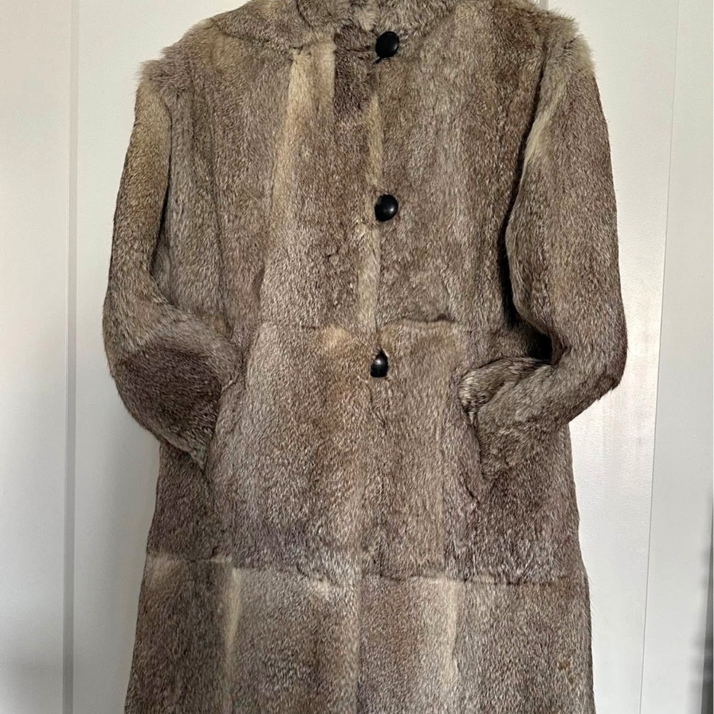 Elegant Brown Rabbit Fur Coat- Perfect for Skijor